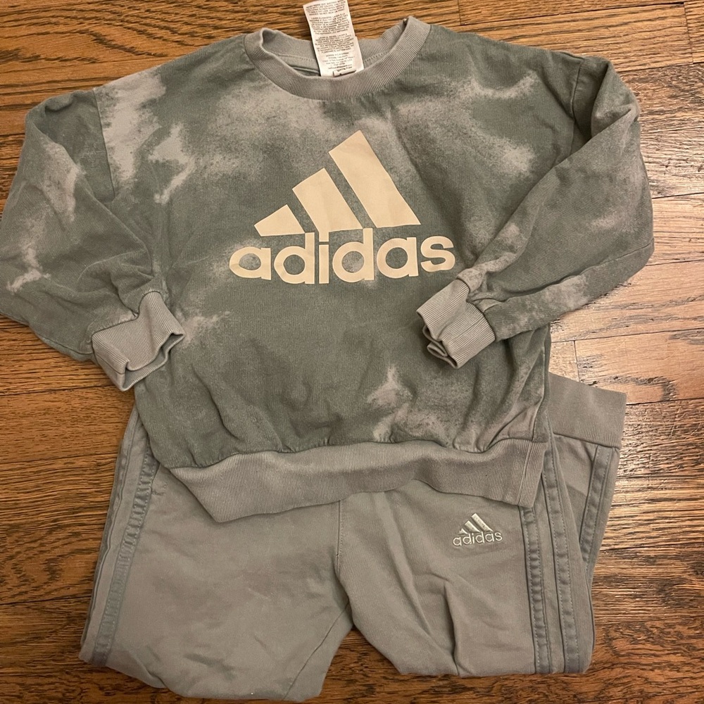 Adidas outfit two piece set